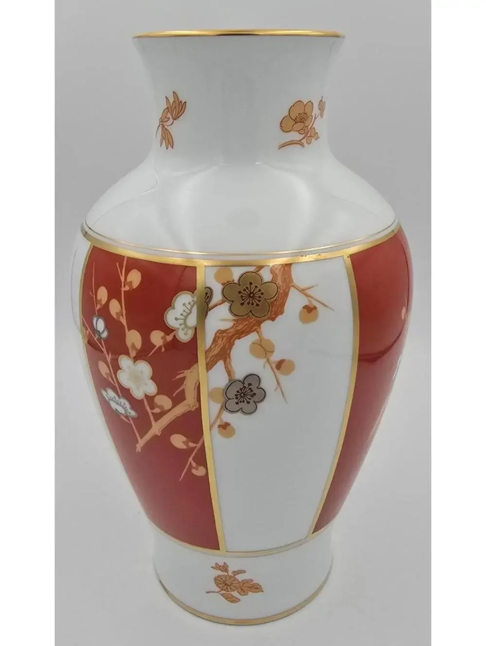 Rare and Limited Vintage Vase of the Noble Plum Blossom Franklin Mint 1978